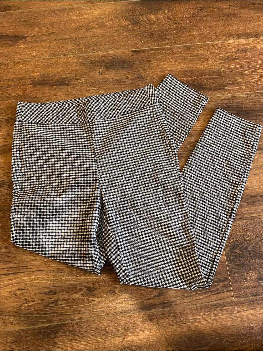 Plaid patterned pull on ankle pants size medium
